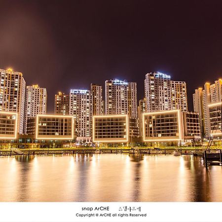 Lotte Castle Marina Aparthotel Yeosu Exterior photo