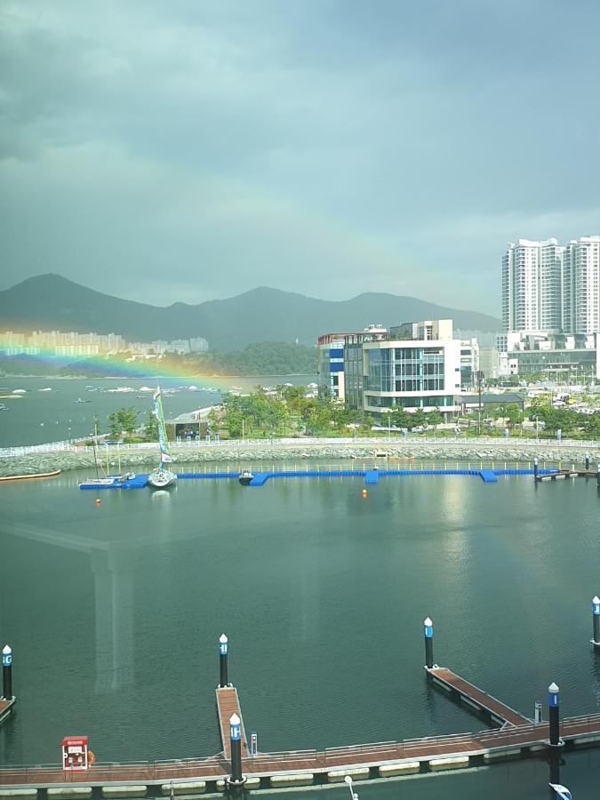 Lotte Castle Marina Aparthotel Yeosu Exterior photo