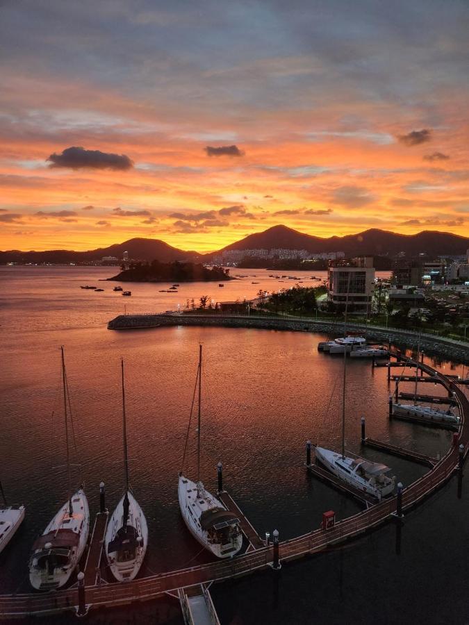 Lotte Castle Marina Aparthotel Yeosu Exterior photo